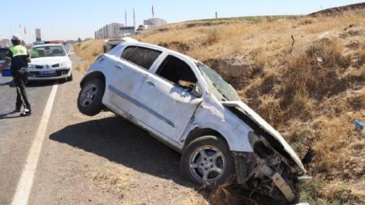 Diyarbakırda otomobil takla attı: 4 yaralı