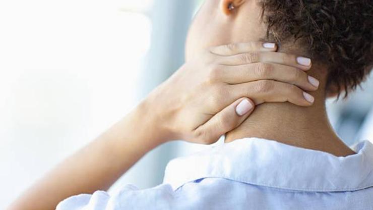 Ensede ağrı sinüzit belirtisi olabilir