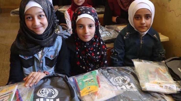 Bursa’dan Suriyeli 11 bin öğrenciye kırtasiye desteği