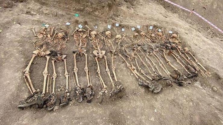 Azerbaycan askerlerine ait toplu mezar bulundu