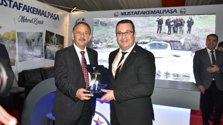 Tam Bana Göre Festivalde Mustafakemalpaşa Belediye Başkanı Kanar’a başarı ödülü