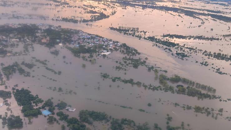 Tayland şiddetli yağmura teslim: Bir kentin tamamı sular altında kaldı
