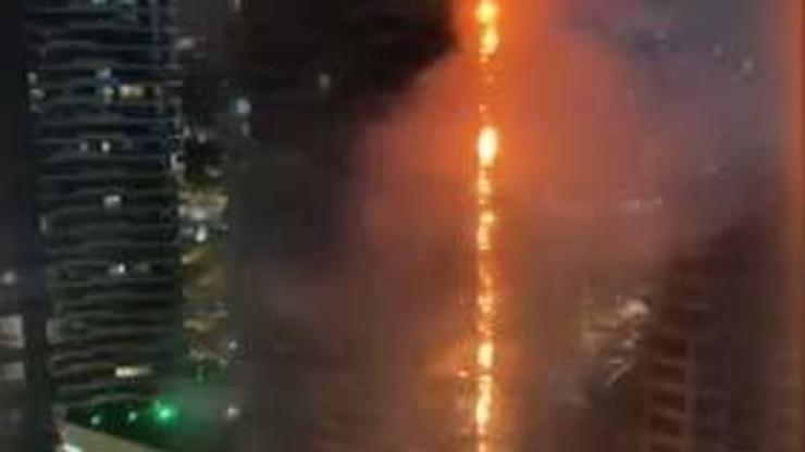 Kadıköyde rezidanstaki yangında oluşan hasar gün aydınlanınca ortaya çıktı