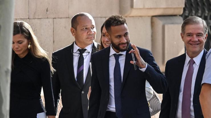 Neymar yolsuzluk davasında ifade verdi