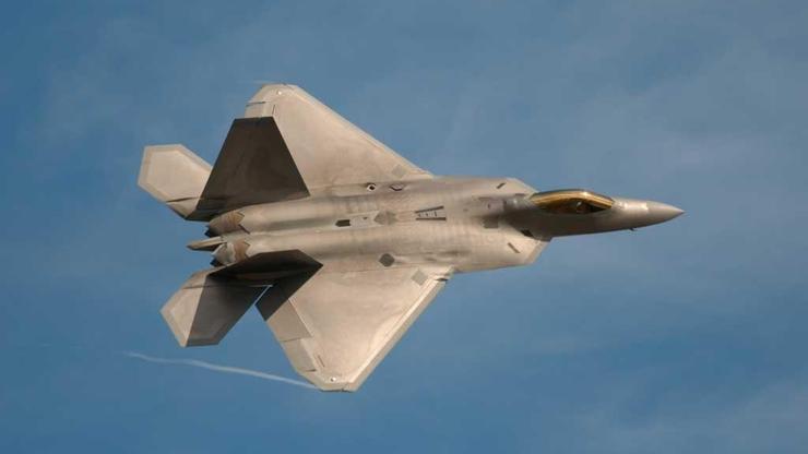 F-22 Raptor savaş uçağı rekor kırdı F-35lerin pabucu dama mı atılıyor