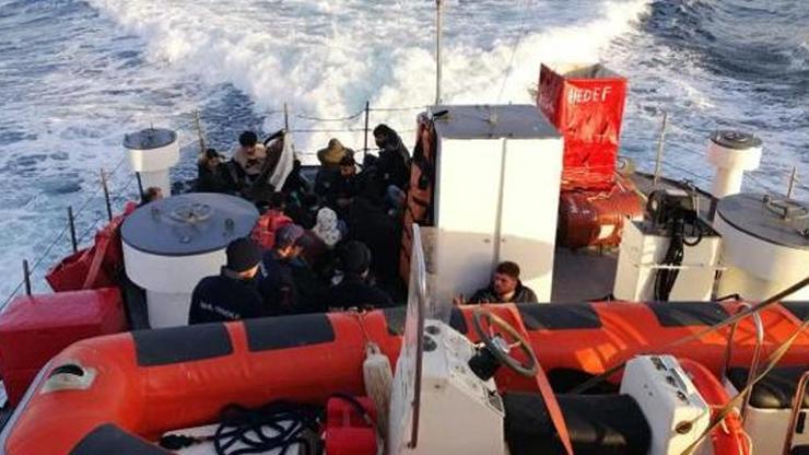Çanakkale’de yelkenli teknede 34 kaçak göçmen ve organizatör yakalandı