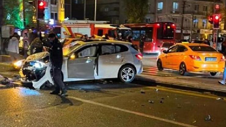 Ankarada taksi ile otomobil çarpıştı: 3 yaralı