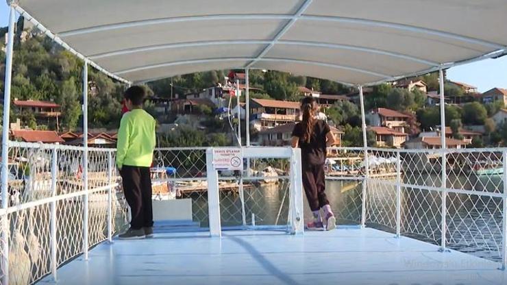 Türkiyenin turizm cenneti Öğrenciler okula tekneyle gidiyor