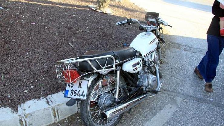 Kulada kavşakta otomobille motosiklet çarpıştı; 2 yaralı