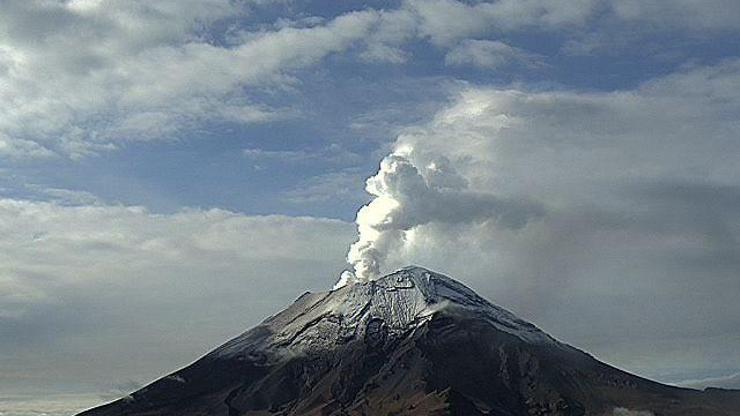 Meksikadaki Popocatepetl Yanardağı’nda son 1 ayda 13 patlama