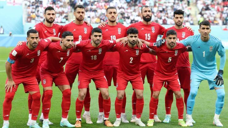 İranda futbolcular milli marşı okumadı Dünya Kupasında alkış alan protesto