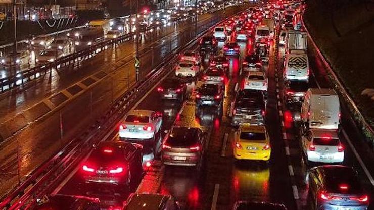 İstanbulda trafik yoğunluğu 90a ulaştı
