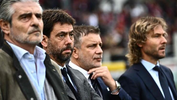 Juventusta başkan Andrea Agnelli ve yönetim istifa etti