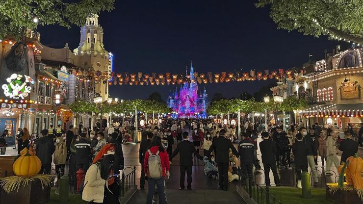Şanghaydaki Disneyland Covid-19 tedbirleri kapsamında kapatıldı