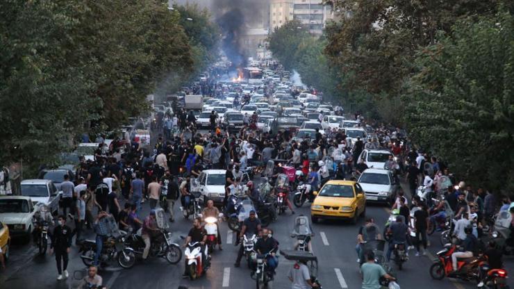 İ﻿ranlı general protestolarda 300den fazla kişinin öldüğünü söyledi