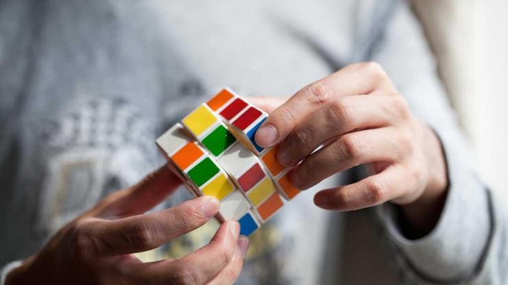 Mucidinden tavsiye: Rubik küpleri çözmenin formülü ne