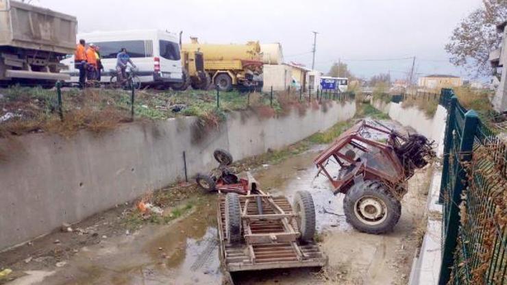 Şarköy’de dereye düşen traktör 3’e bölündü