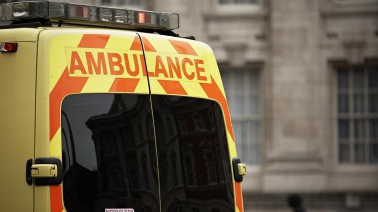 İngilterede ambulans personeli greve çıkıyor
