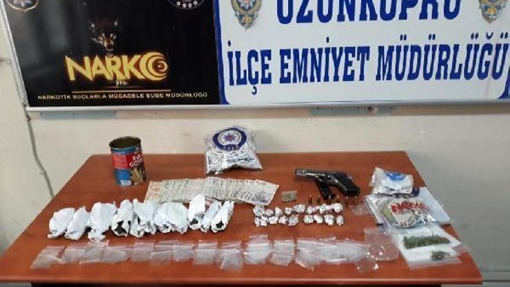 İnternetten temin ettikleri düzeneklerle uyuşturucu yetiştiren 2 şüpheli yakalandı