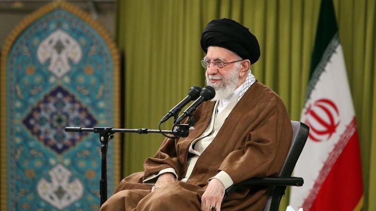 İran lideri Hamaneye kız kardeşinden sert tepki: İnsanları öldürmede Humeyninin yolunu tuttu