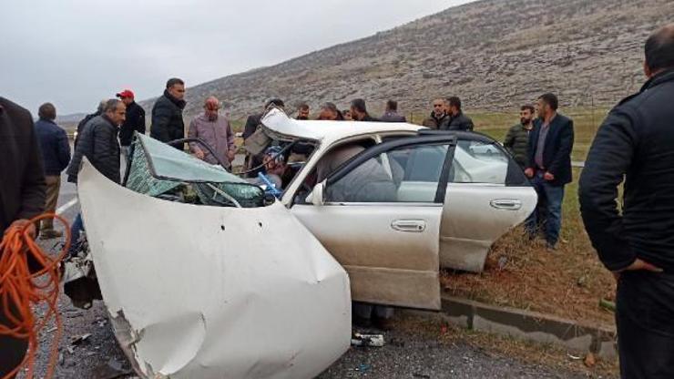 Diyarbakır’da otomobilin TIR’a çarptığı kazada 4 kişi yaralandı