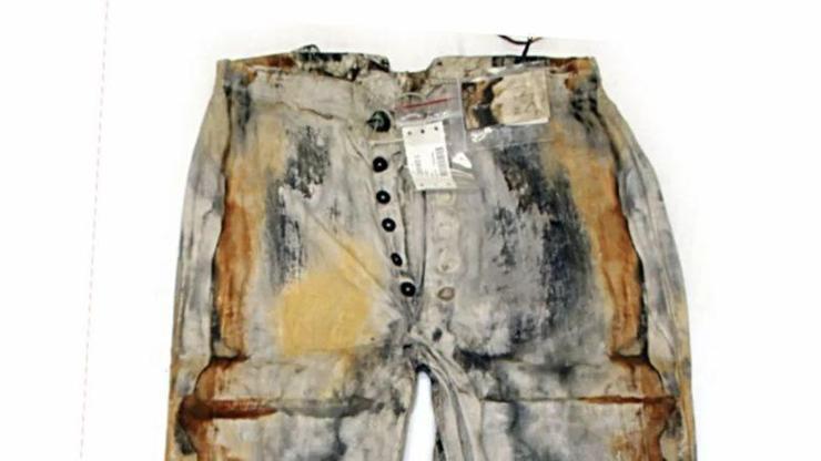 Dünyanın bilinen en eski kot pantolonu 114 bin dolara satıldı