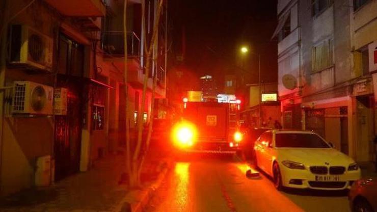 İzmirde 4 katlı binada çıkan yangın söndürüldü