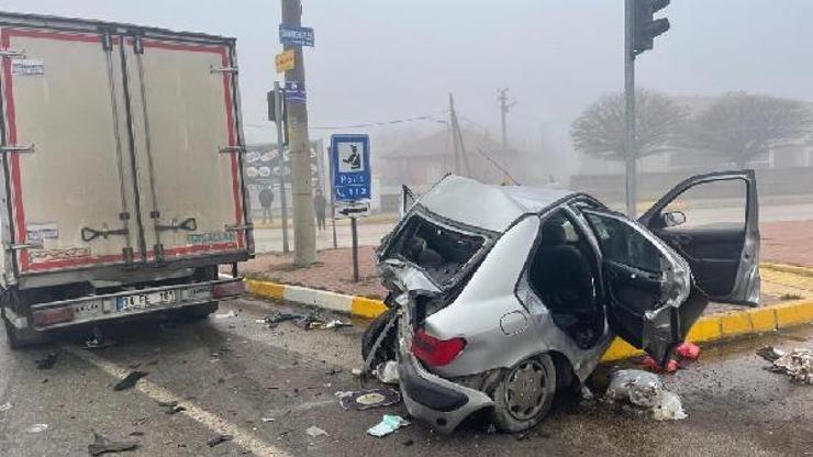Sis nedeniyle 3 araç kaza yaptı: 3 kişi yaralandı