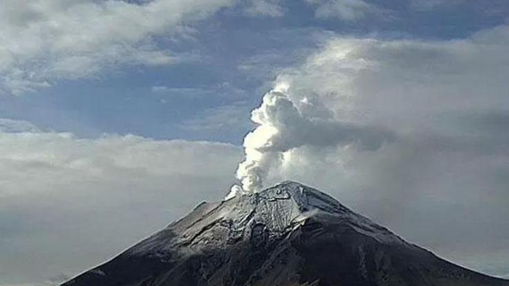 Popocatepetl Yanardağı’nda son 24 saatte 12 patlama