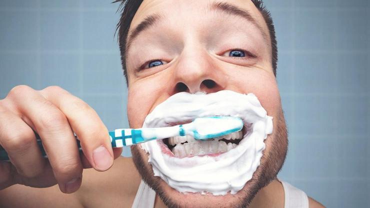 Karbonatla diş fırçalamak dişlere zarar veriyor