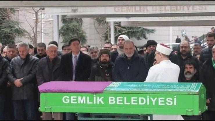 Alpaslan Özmol annesini son yolculuğuna uğurladı