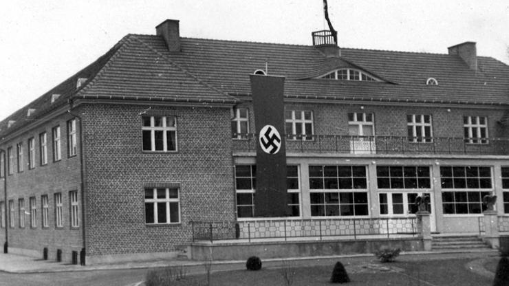 Eski Nazi sekreterine hapis cezası