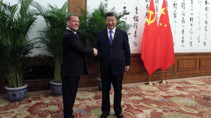 Medvedevden Çin ziyareti