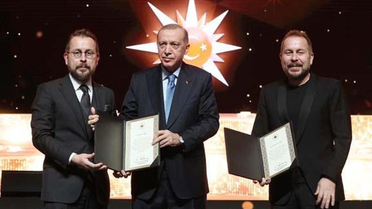 Cumhurbaşkanı  Erdoğan, Akkor kardeşleri sahnede barıştırdı