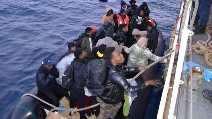 Yunanistanın ölüme ittiği 116 düzensiz göçmen kurtarıldı