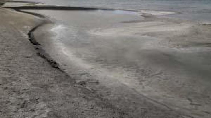 Salda Gölü kumsalındaki kararma yayılıyor