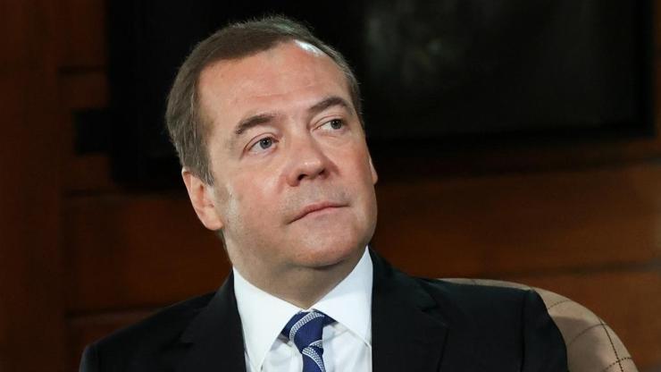 Medvedevden 2023 kehanetleri: ABDde iç savaş, AB’nin çöküşü, Musk’ın zaferi…