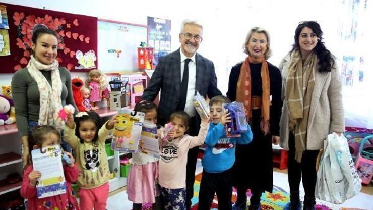 Başkan Erdem’den çocuklara yeni yıl hediyesi