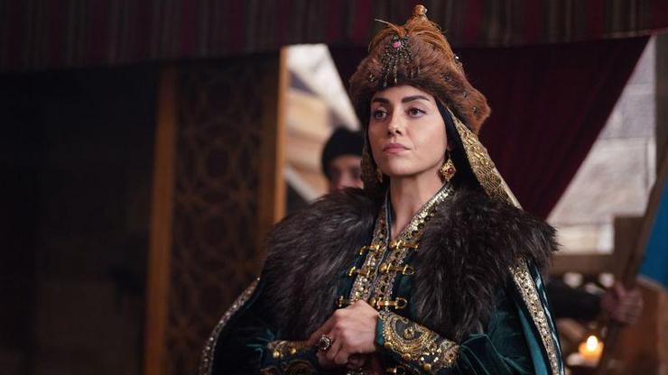 Son dakika: Derya Uluğa benzetildi Valide İsmihan Sultan nasıl öldü Valide Sultanı canlandıran Deniz Barut hangi dizilerde oynadı