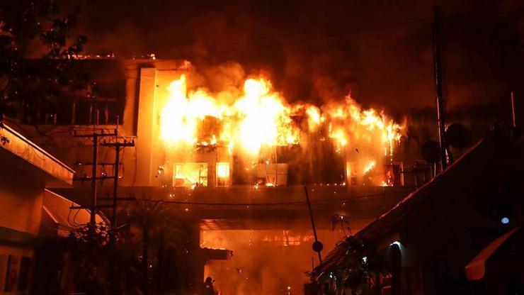 Kamboçyada otel yangını: En az 10 kişi hayatını kaybetti