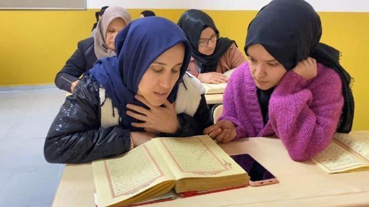 Midyat’ta kadınlar, köy yaşam merkezinde Kuran-ı Kerim öğreniyor