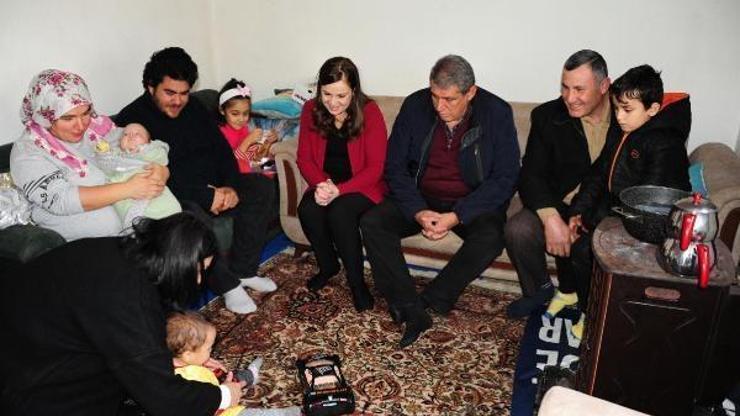 Başkan Fatma Çalkaya ve eşinden yılbaşında 14 ev ziyareti