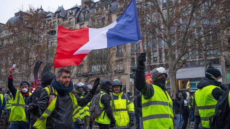 Fransada Sarı Yelekliler yeniden sokaklarda
