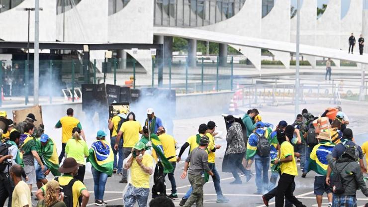 Brezilya’da Bolsonaro destekçileri Ulusal Kongre’yi bastı