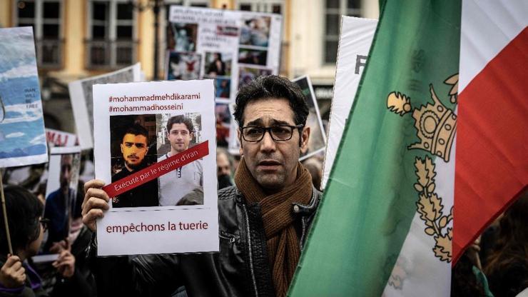 İranda 3 protestocu daha idam cezasına çarptırıldı
