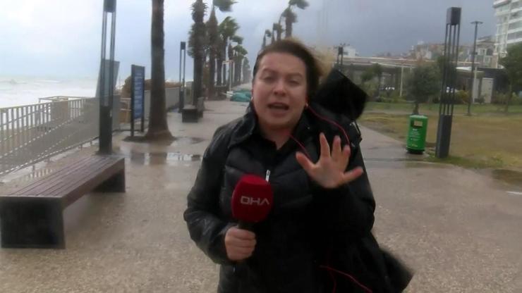 Muhabirin zor anları... Fırtına ortasında canlı yayın yaptı