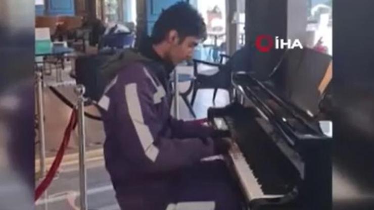 Sosyal medyada büyük beğeni toplamıştı Türkiyenin konuştuğu piyanist kurye: Kendi kendime çalmayı öğrendim