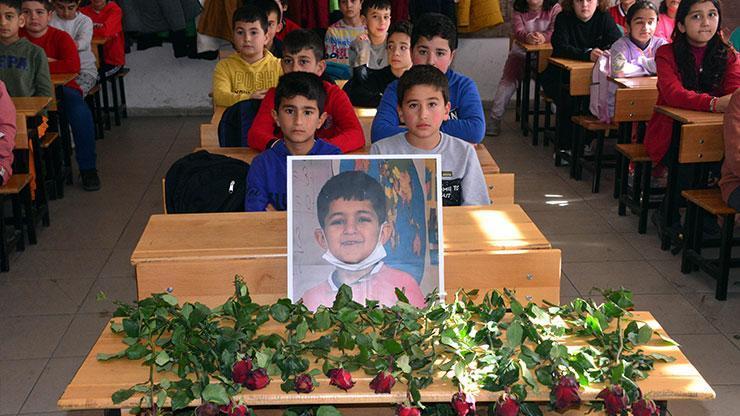 Beyin tümöründen ölen Muhammed'in arkadaşları sırasını güllerle donattı