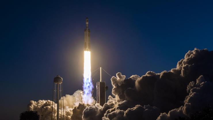 SpaceX, ABD Uzay Kuvvetlerine ait iletişim uydusu fırlattı