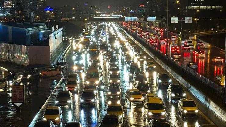 İstanbulda trafik yoğunluğu yüzde 90a ulaştı